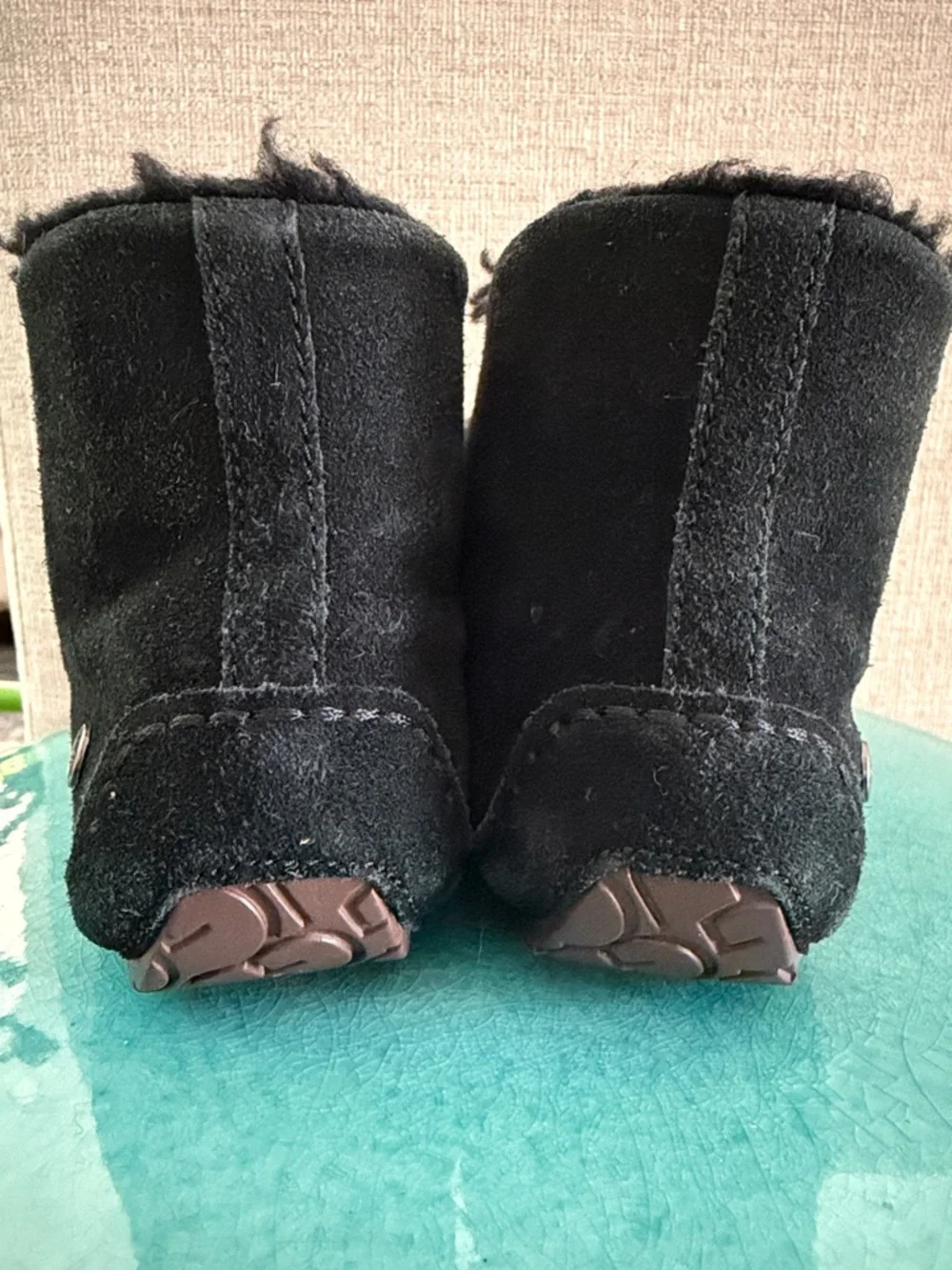 UGG Alena Black Suede Sheepskin Wool-lined Cuff Moccasin Shoes slippers Girls 3